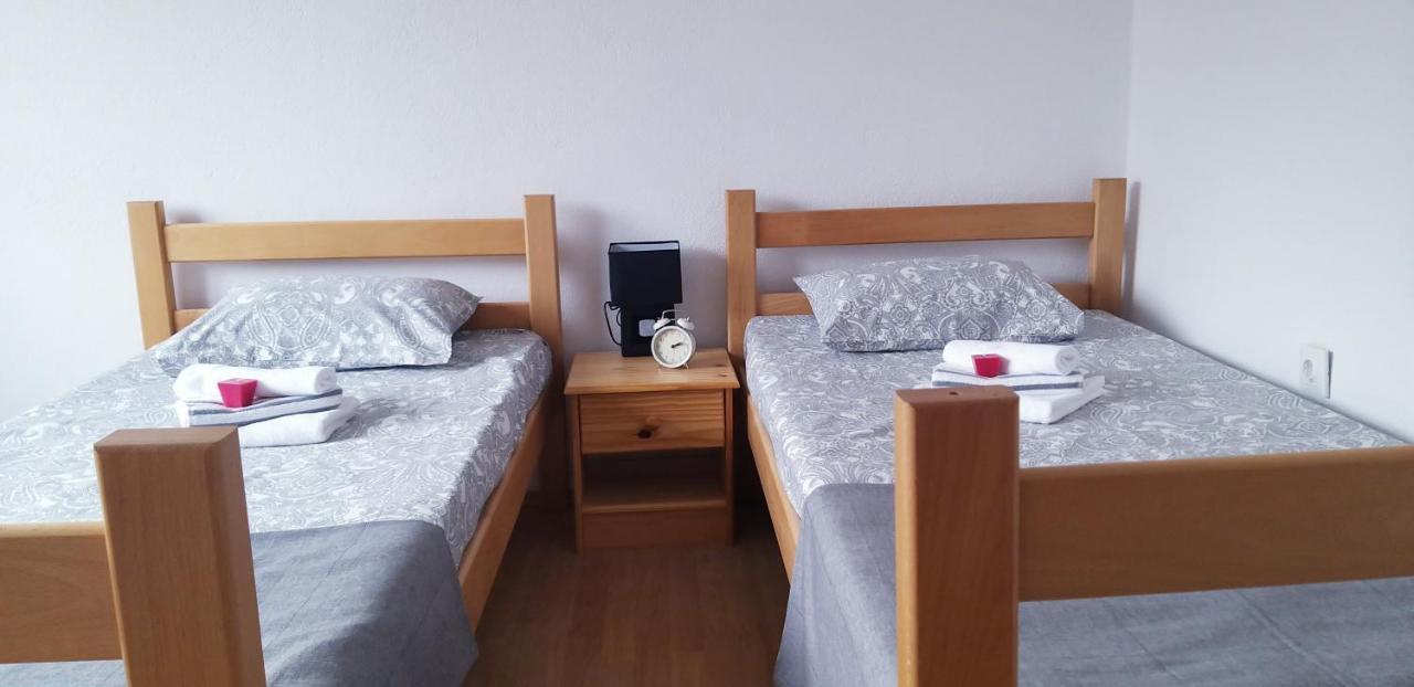 Studio Apartman Sajra Kulen Vakuf Exterior foto